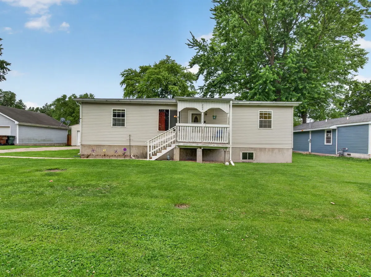 209 S East Street, Gardner, IL 60424 - #1