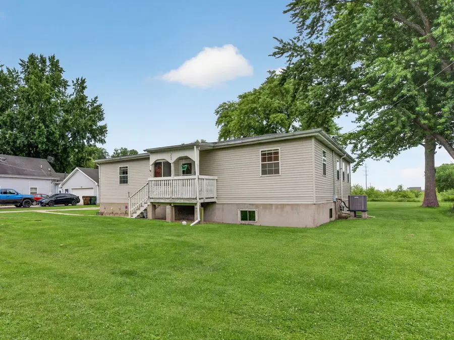 209 S East Street, Gardner, IL 60424 - #3