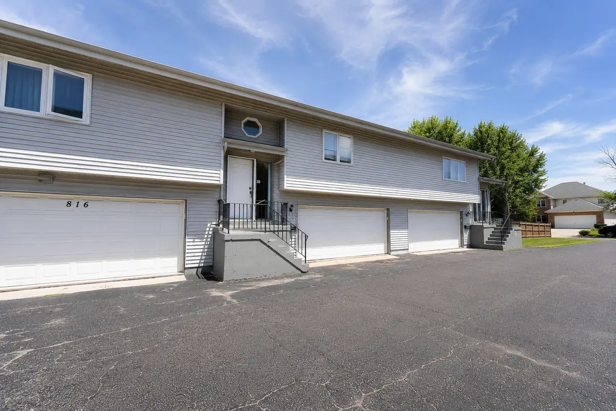 812 Maple Lane, Wheeling, IL 60090 - #1