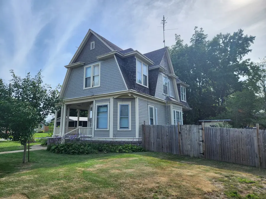 401 Mason Street, Pinckneyville, IL 62274 - #3