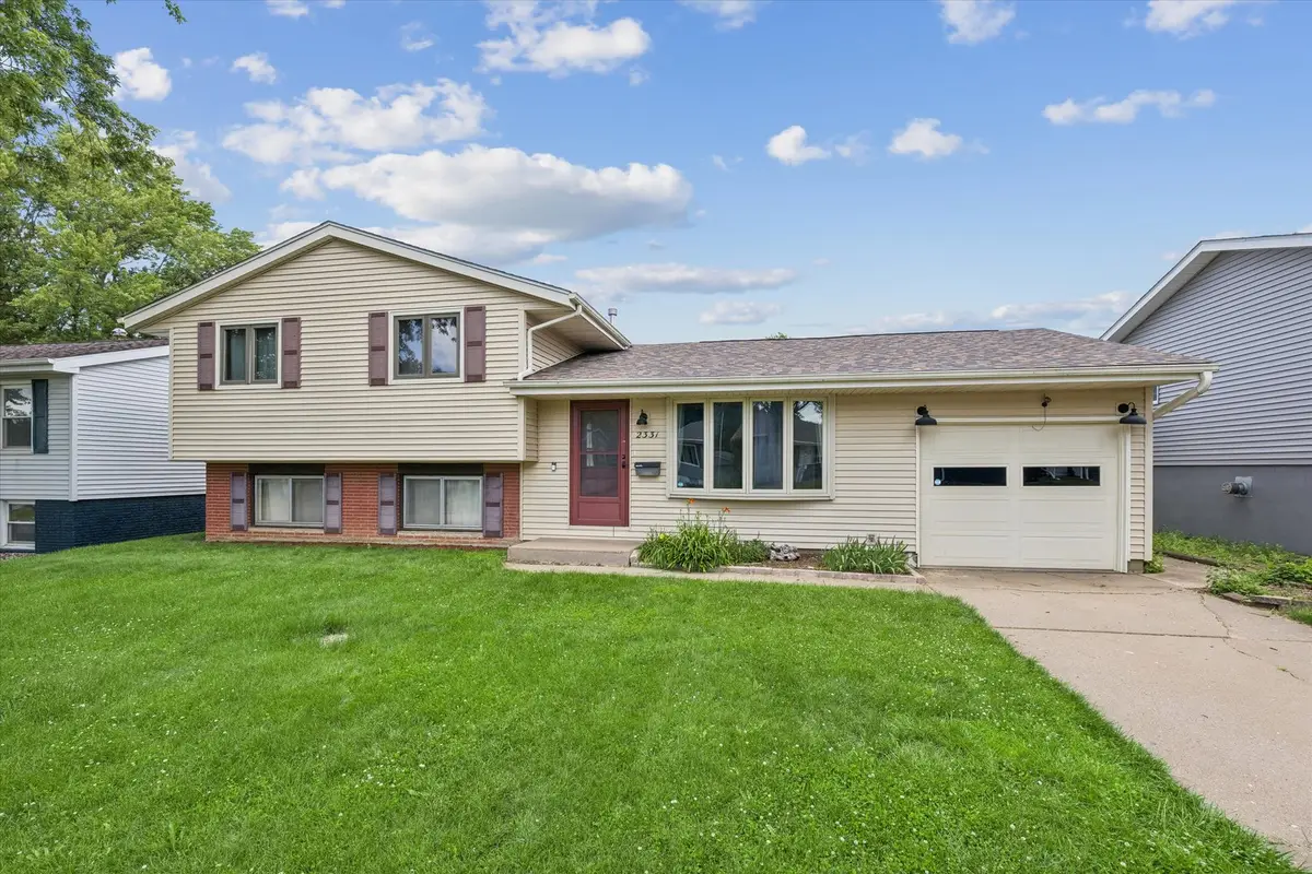 2331 N Thornwood Avenue, Davenport, IA 52804 - #1