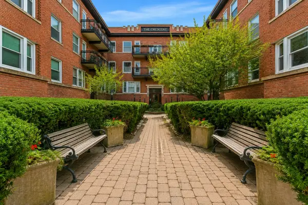 845 W Belle Plaine Avenue #2E, Chicago, IL 60613