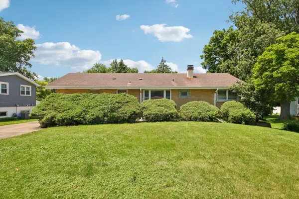 418 Highland Road, Willowbrook, IL 60527