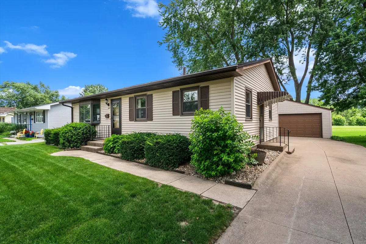 2115 W 34th Street, Davenport, IA 52806 - #1