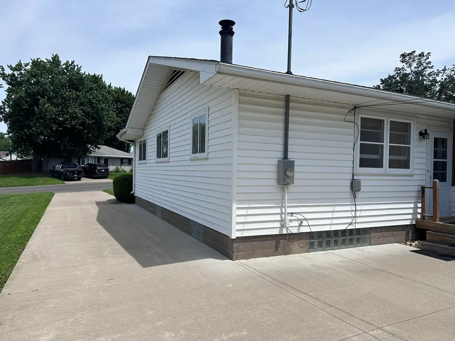 509 Highview Drive, Clinton, IA 52732 - #3