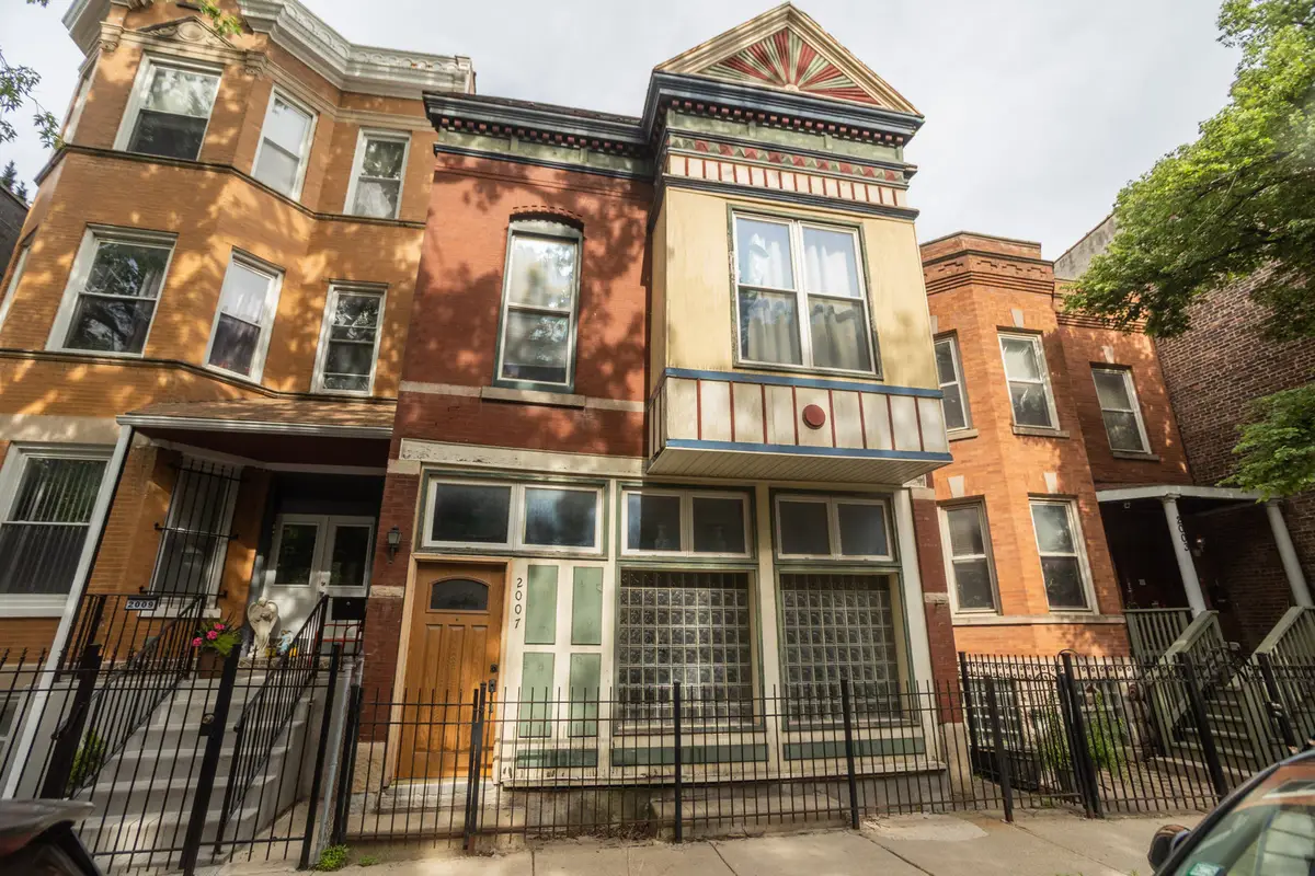 2007 N Oakley Avenue, Chicago, IL 60647 - #1