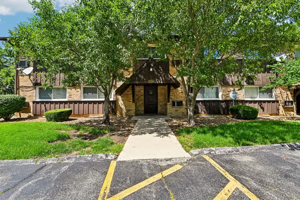 2220 Arbor Circle #25, Downers Grove, IL 60515