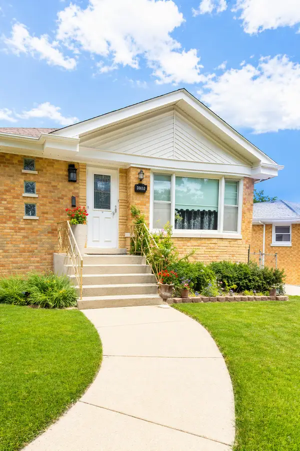 10616 Essex Street, Westchester, IL 60154