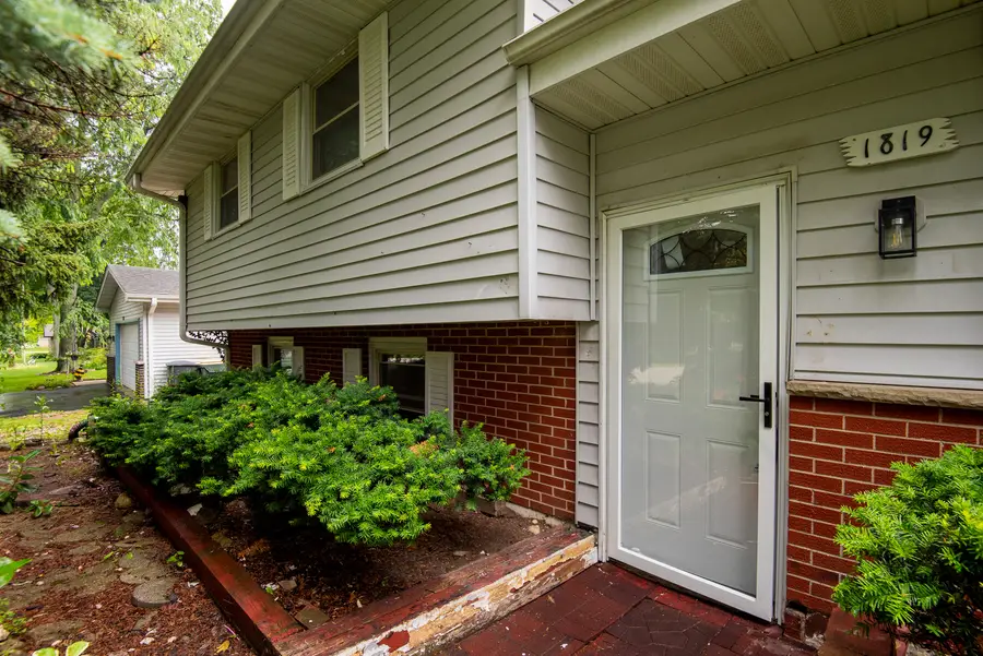 1819 Elmwood Drive, Lindenhurst, IL 60046 - #3