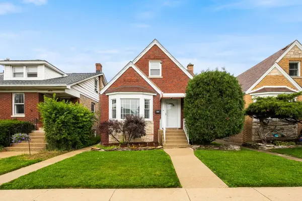 4914 W Warwick Avenue, Chicago, IL 60641