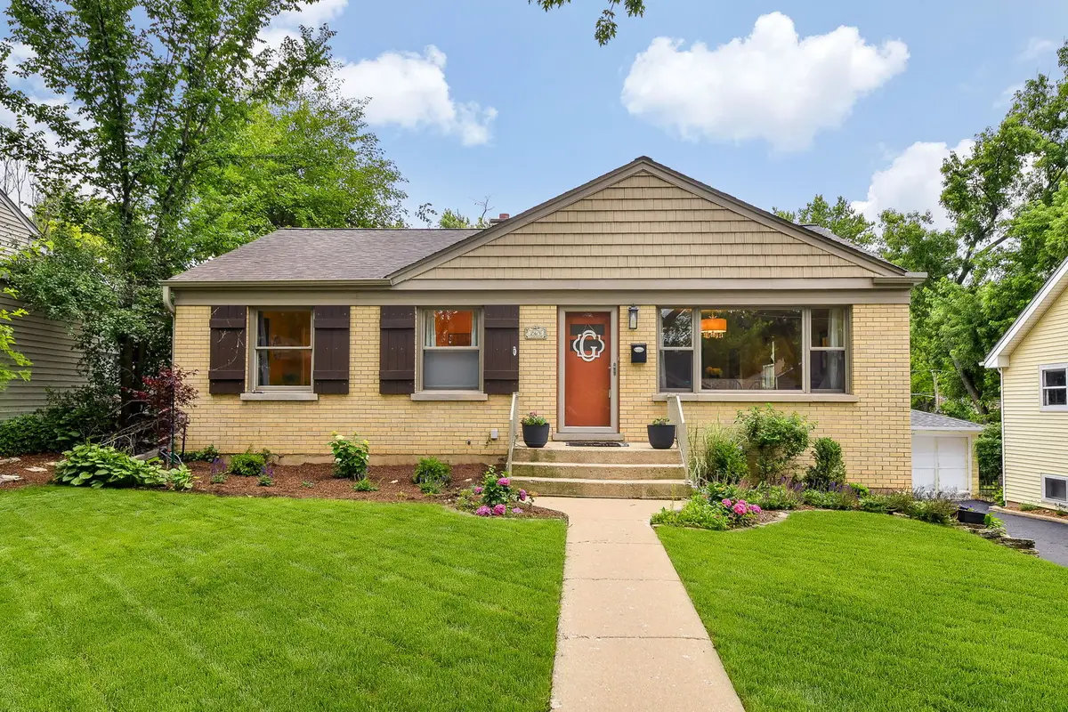 263 Hillside Avenue, Glen Ellyn, IL 60137 - #1