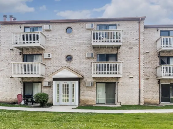 454 E Spruce Drive #2B, Palatine, IL 60074