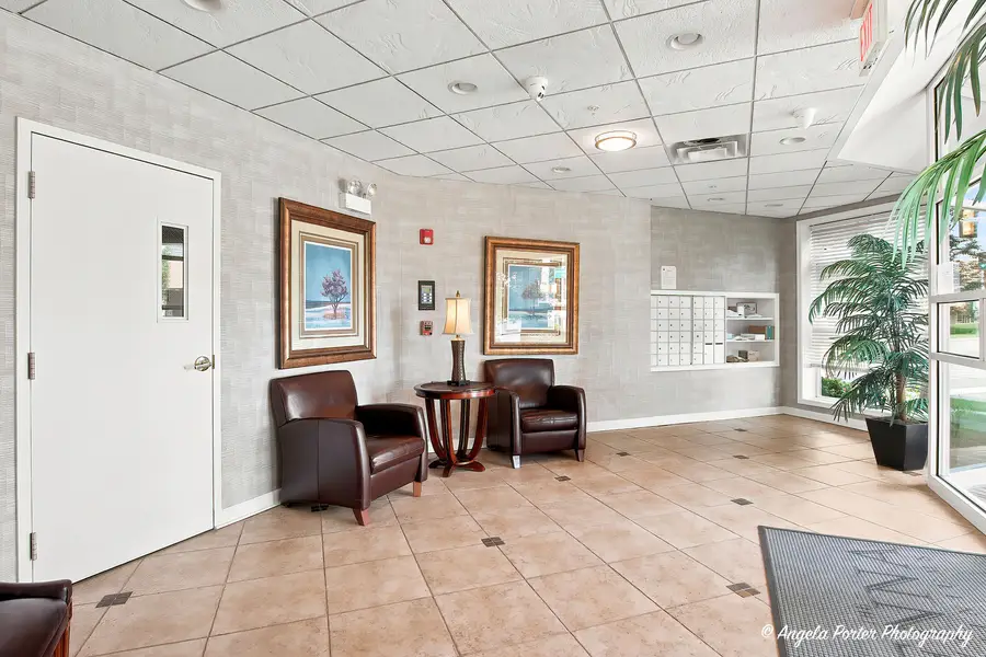 900 Lee Street #201, Des Plaines, IL 60016 - #3