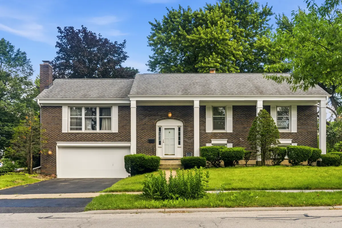 933 W Gilbert Avenue, Palatine, IL 60067 - #1
