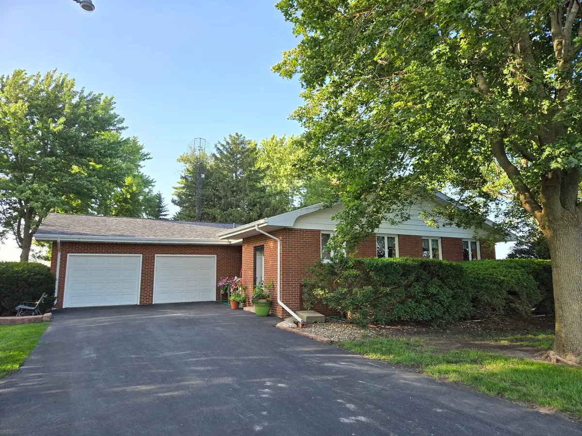 41294 E 100 North Road, Bellflower, IL 62174 - #1
