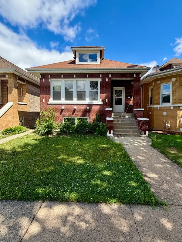 5216 W Melrose Street, Chicago, IL 60641