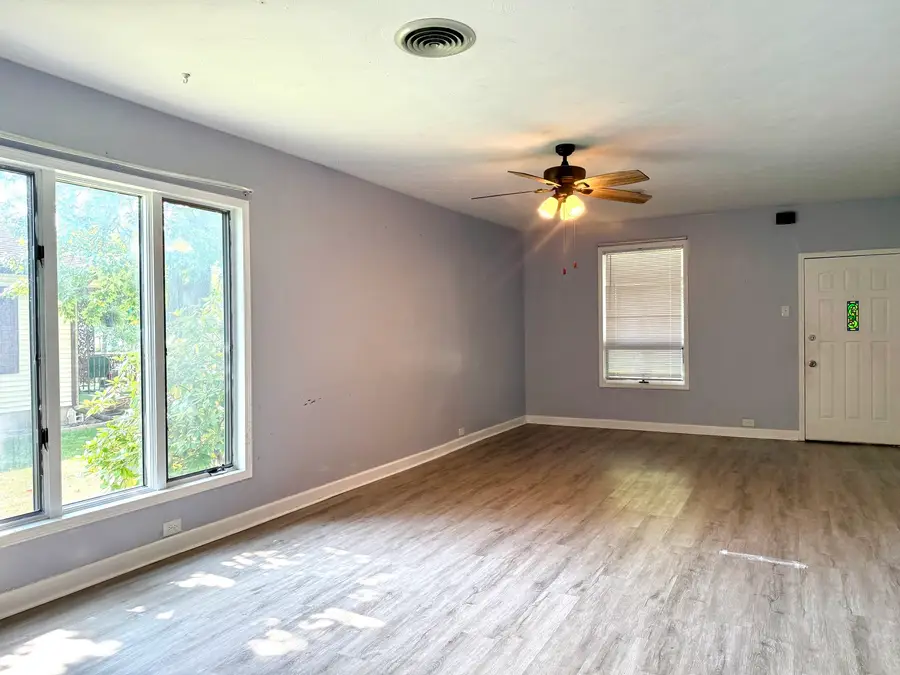 806 E Boulevard Street, Marion, IL 62959 - #3