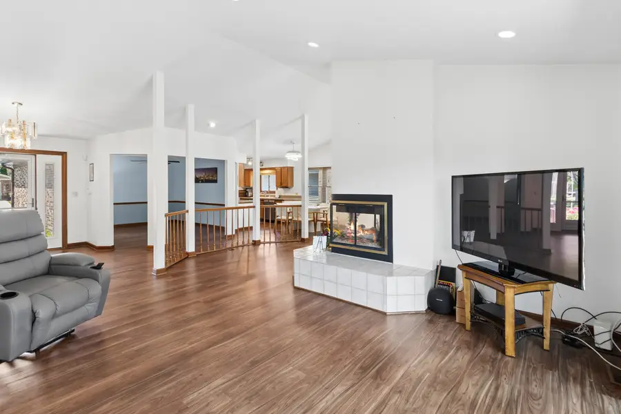 1108 E Oxford Lane, Arlington Heights, IL 60004 - #3