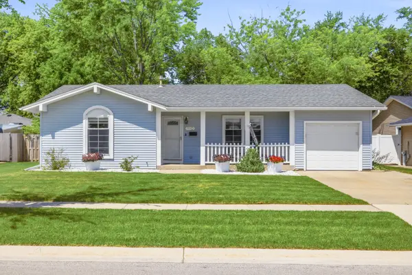 1110 W Glenn Trail, Elk Grove Village, IL 60007