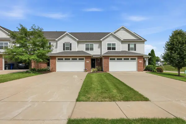 4465 W Slate Creek Drive, Bettendorf, IA 52722