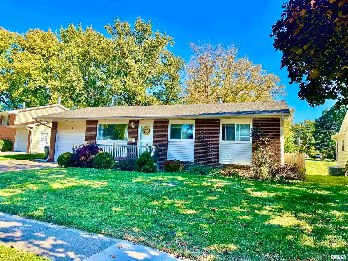 7 Vista Court, Davenport, IA 52806 - #1