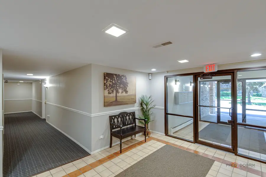 2604 N Windsor Drive #204, Arlington Heights, IL 60004 - #3