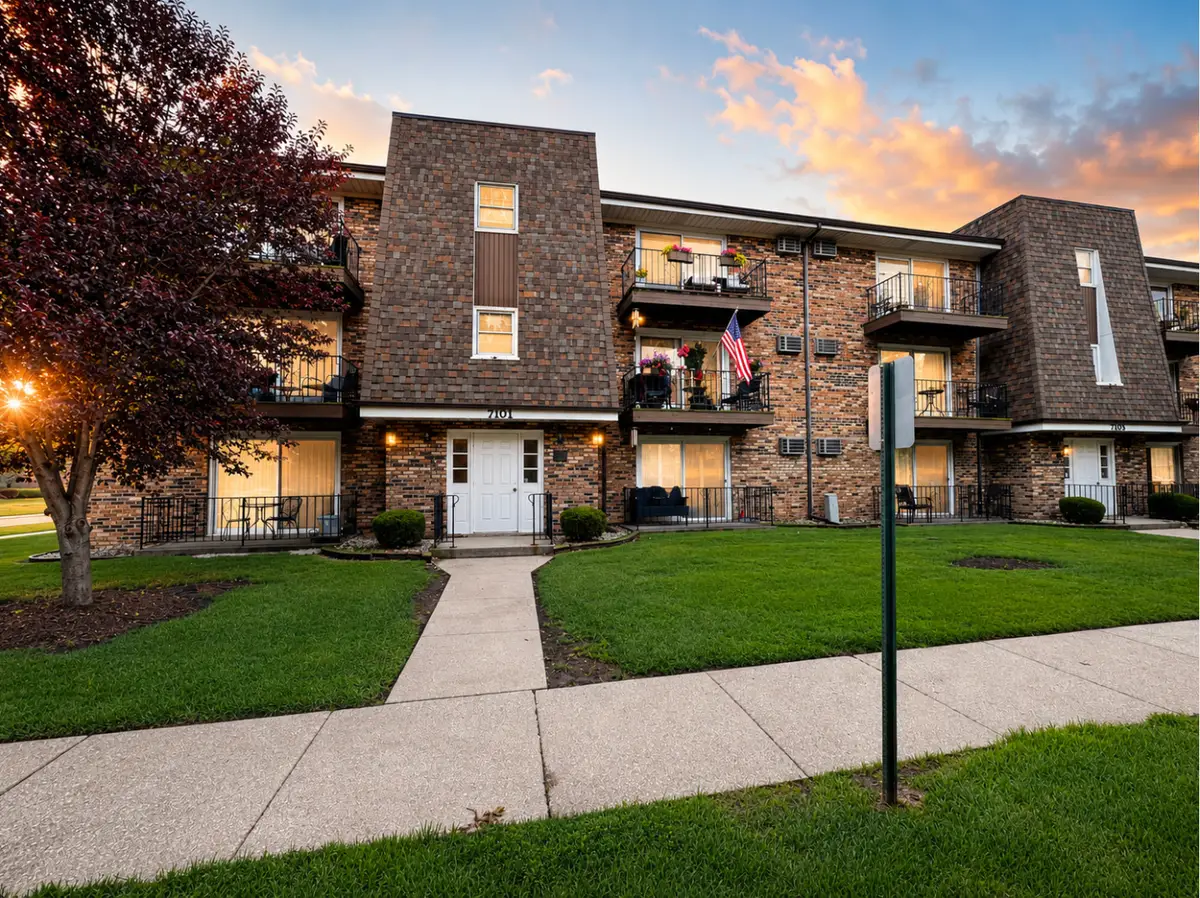 7101 98th Street #301, Chicago Ridge, IL 60415 - #1