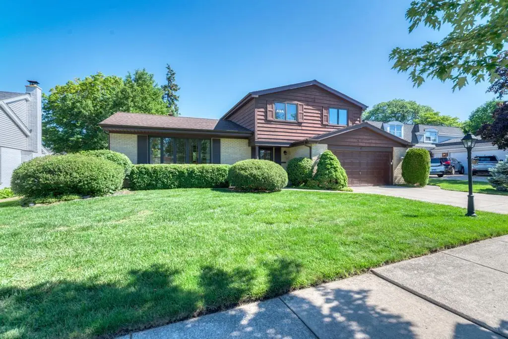 910 W White Oak Street, Arlington Heights, IL 60005 - #1
