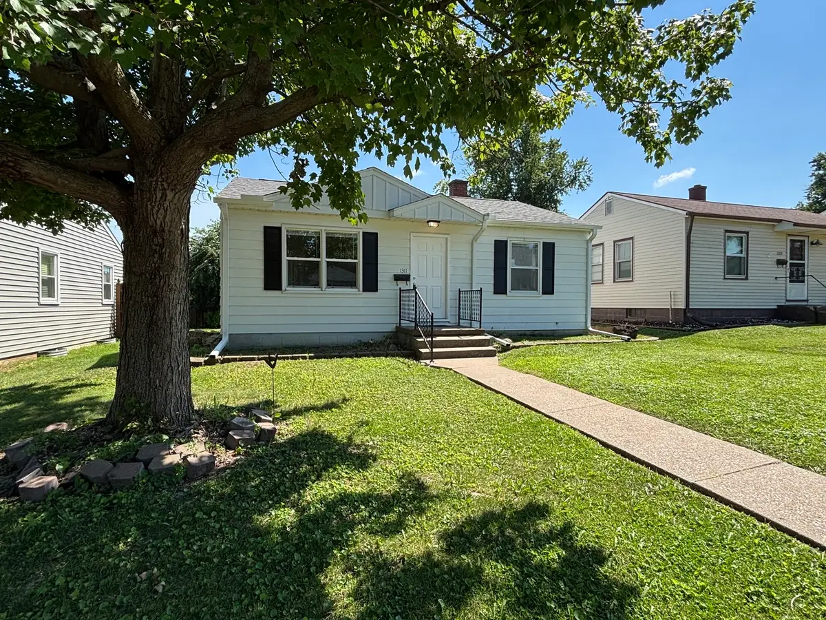 1311 W 37th Street, Davenport, IA 52806 - #1