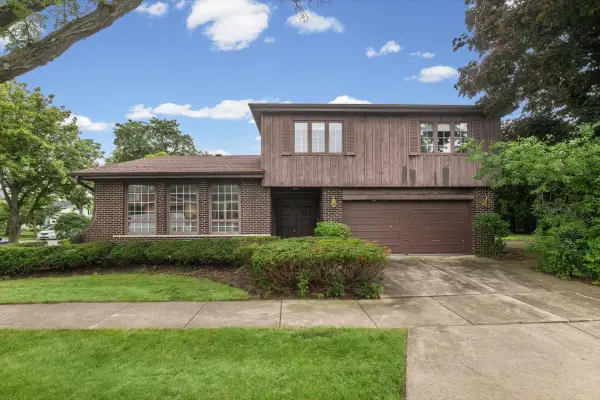 7927 Wilson Terrace, Morton Grove, IL 60053