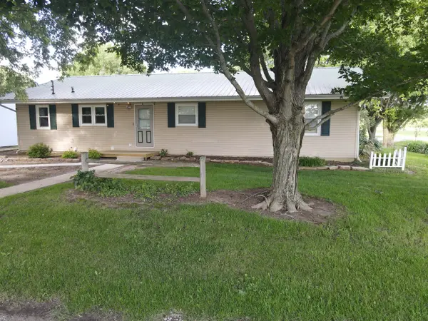 1377 N County Road 750 Road, Toledo, IL 62468