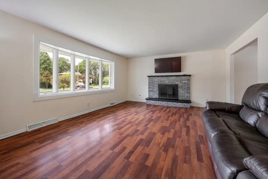 517 S Hubbard Street, Algonquin, IL 60102 - #3