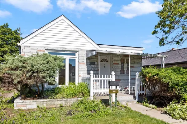 5812 N Oriole Avenue, Chicago, IL 60631