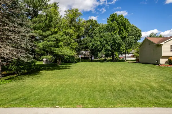 411 NE Staffordshire Drive Se, Poplar Grove, IL 61065