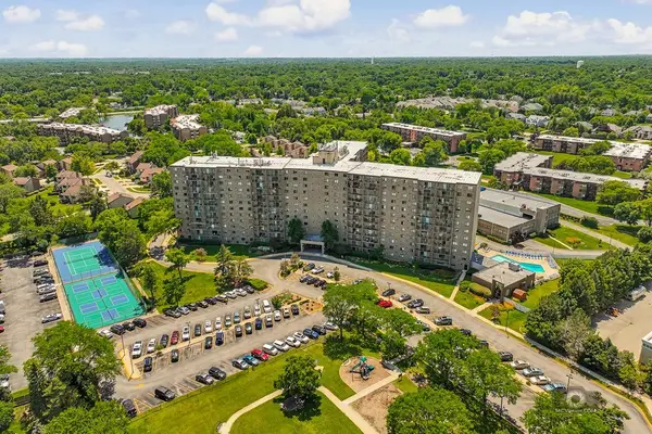 6340 Americana Drive #214, Willowbrook, IL 60527
