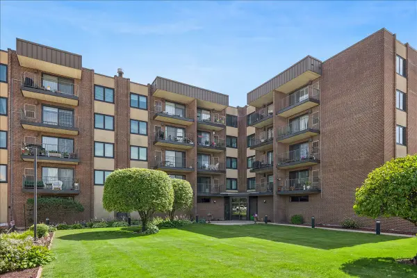 7707 W Irving Park Road #308, Chicago, IL 60634