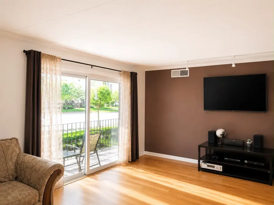 6330 Lincoln Avenue #1E, Morton Grove, IL 60053 - #2