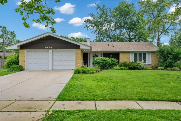 1525 Mayfield Lane, Hoffman Estates, IL 60169