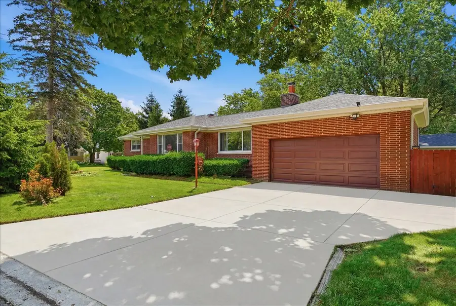 316 Dalton Avenue, Mundelein, IL 60060 - #3