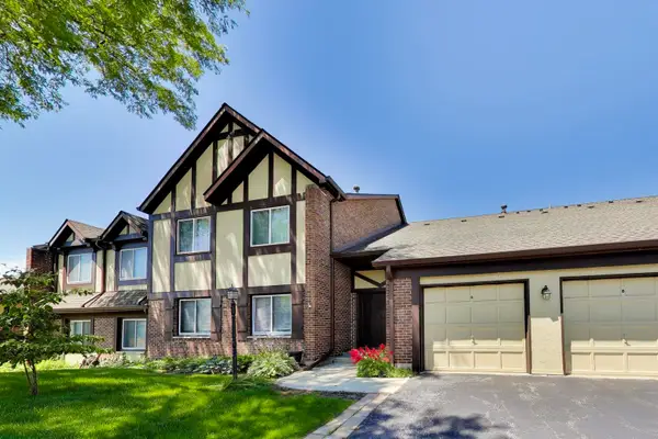 408 Sandhurst Circle, Glen Ellyn, IL 60137