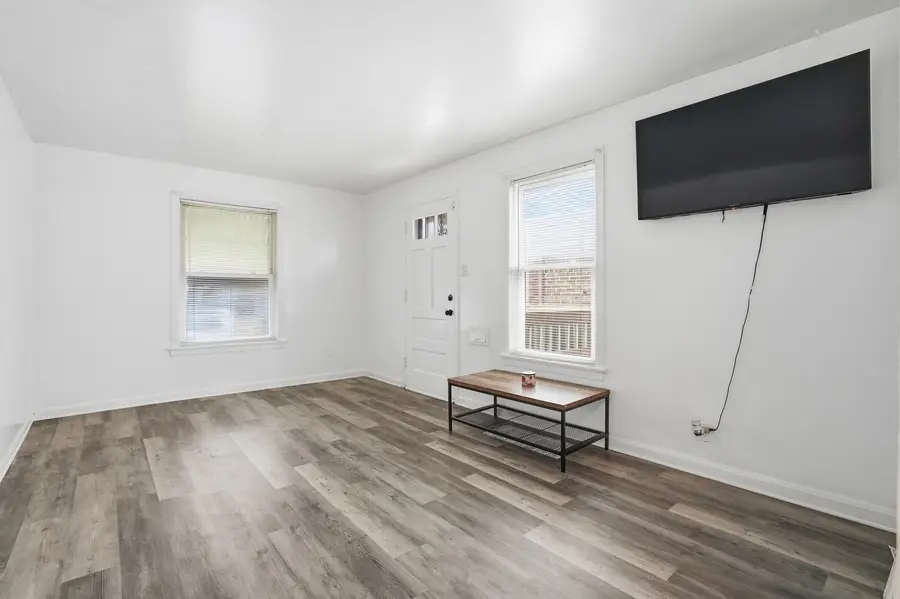10941 S Avenue C, Chicago, IL 60617 - #2