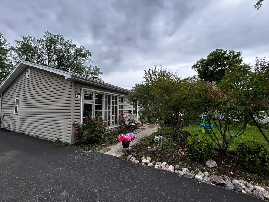 324 N Emerald Avenue, Mundelein, IL 60060 - #2