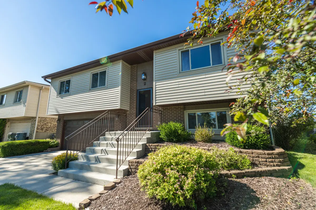 2 Oakwood Drive, Elk Grove Village, IL 60007 - #1