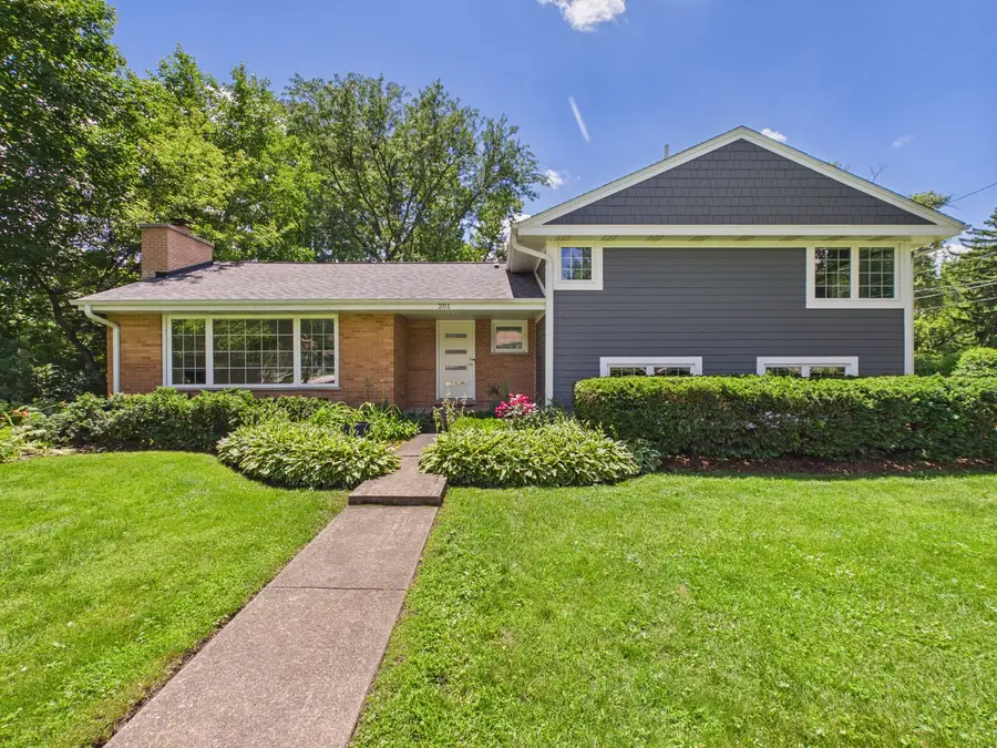 201 E Olive Avenue, Prospect Heights, IL 60070 - #2