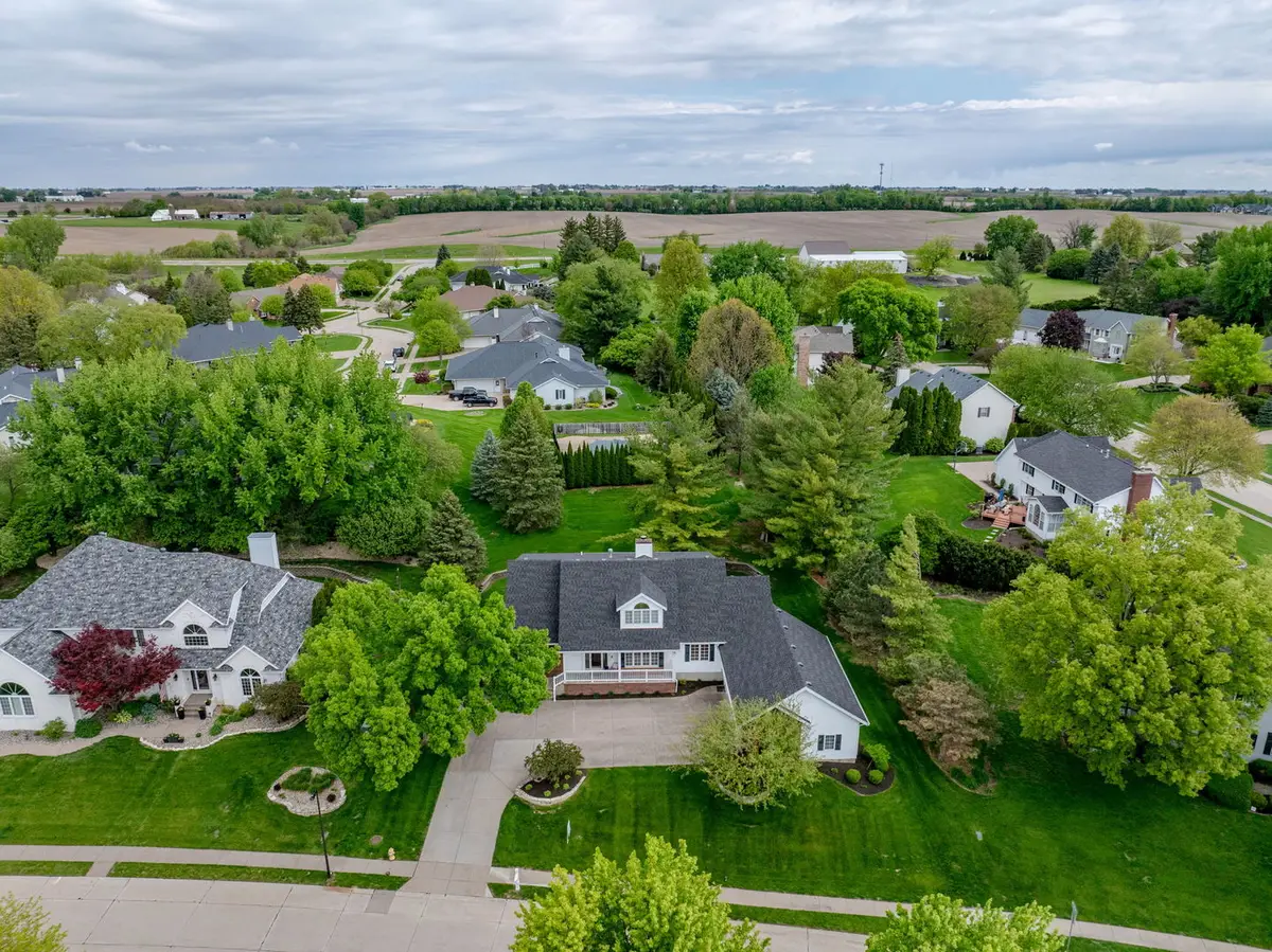 5018 Turnberry Lane, Davenport, IA 52807 - #1