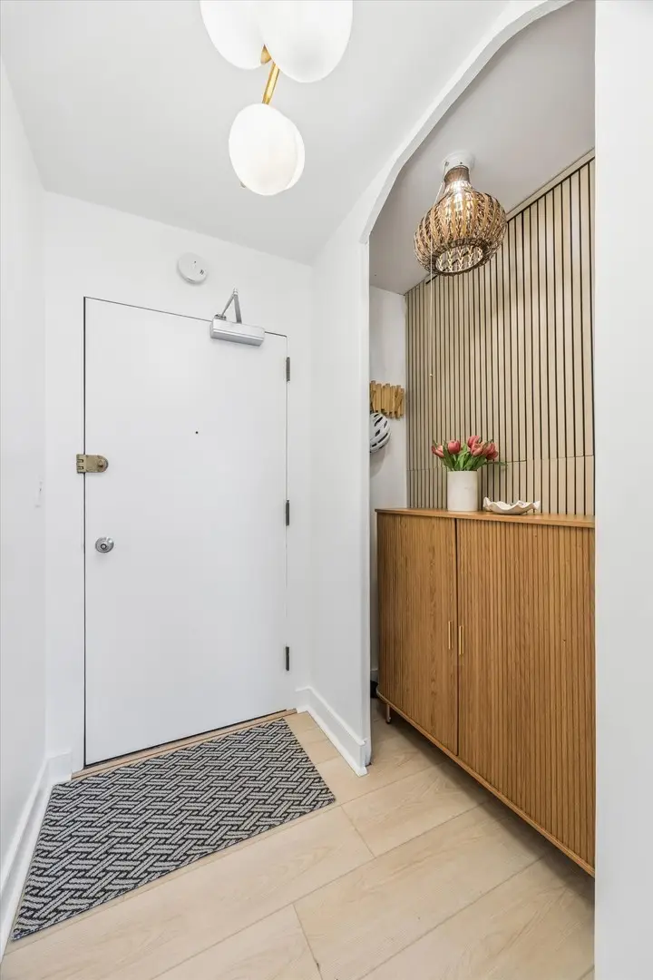 555 W Cornelia Avenue #1311, Chicago, IL 60657 - #2