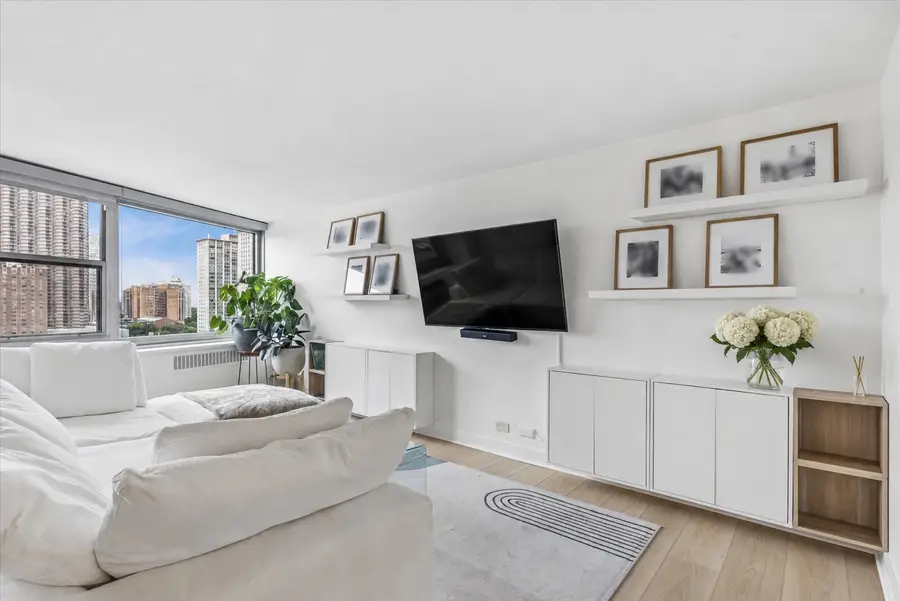 555 W Cornelia Avenue #1311, Chicago, IL 60657 - #3
