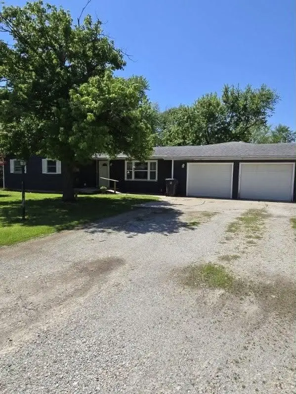106 Bruce Street, Villa Grove, IL 61956 - #2
