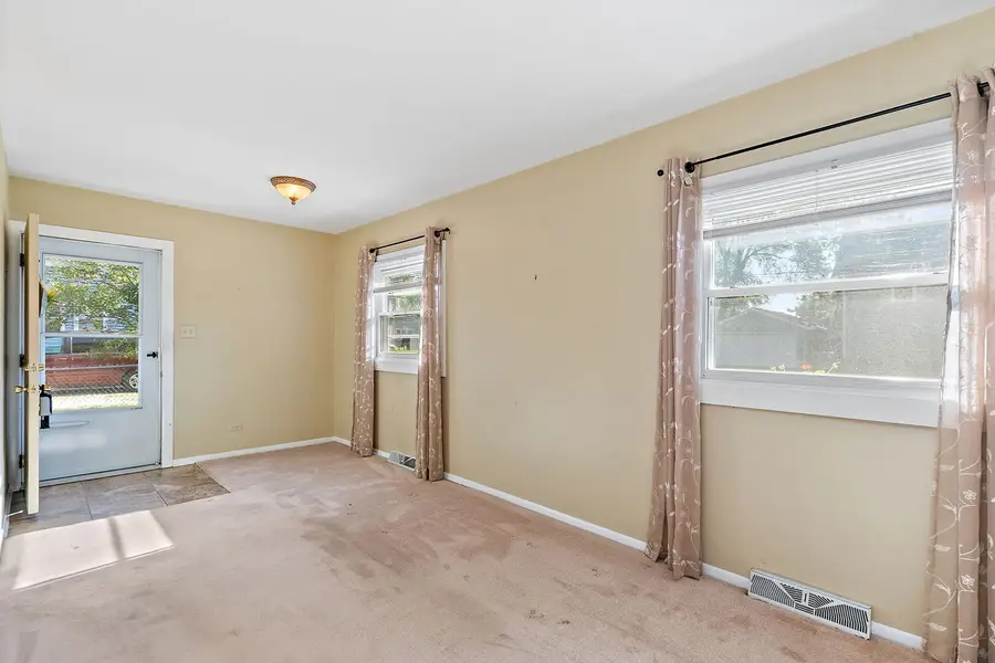 315 E 2nd Street, East Dundee, IL 60118 - #3