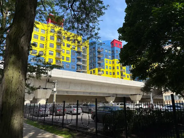 1122 W Catalpa Avenue #902, Chicago, IL 60640
